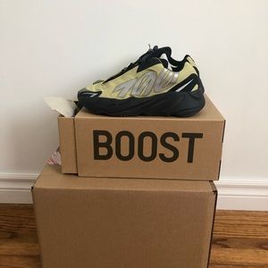 YEEZY 700 RESIN
